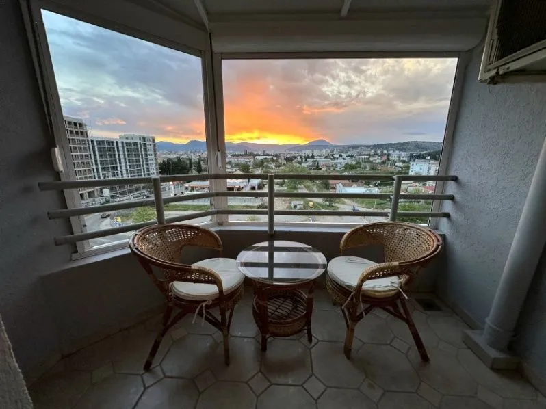 Izdavanje, dvosoban stan, 60m², Stari Aerodrom, Podgorica