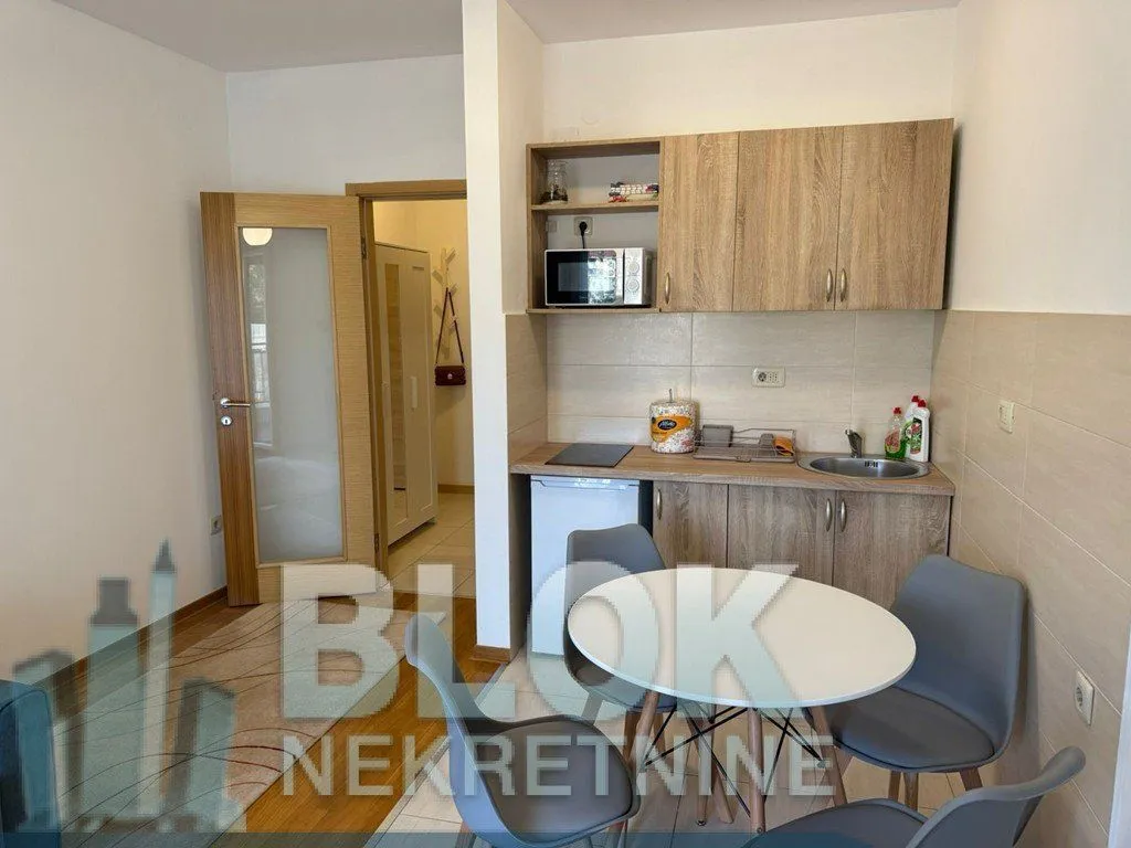 Izdavanje, jednosoban stan, 26m², Blok 6, Podgorica