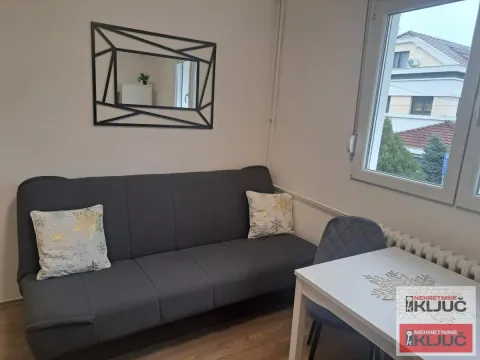 Prodaja, garsonjera, 16m², Železnička Stanica, Novi Sad Sve Podlokacije - image 1