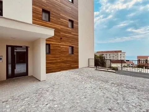 Sale, one bedroom apartment, 45m², Bečići, Budva - image 12