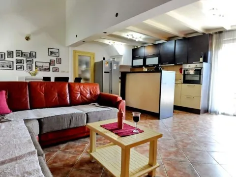 Prodaja, trosoban stan, 100m², Dobrota, Kotor - image 5