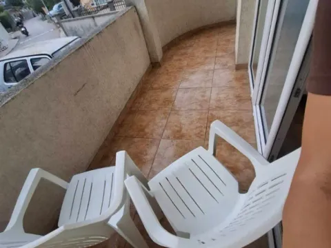 Izdavanje, dvosoban stan, 67m², Škaljari, Kotor - image 3