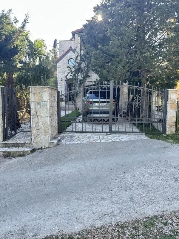 Sale, house, 183m², Zagrad, Berane