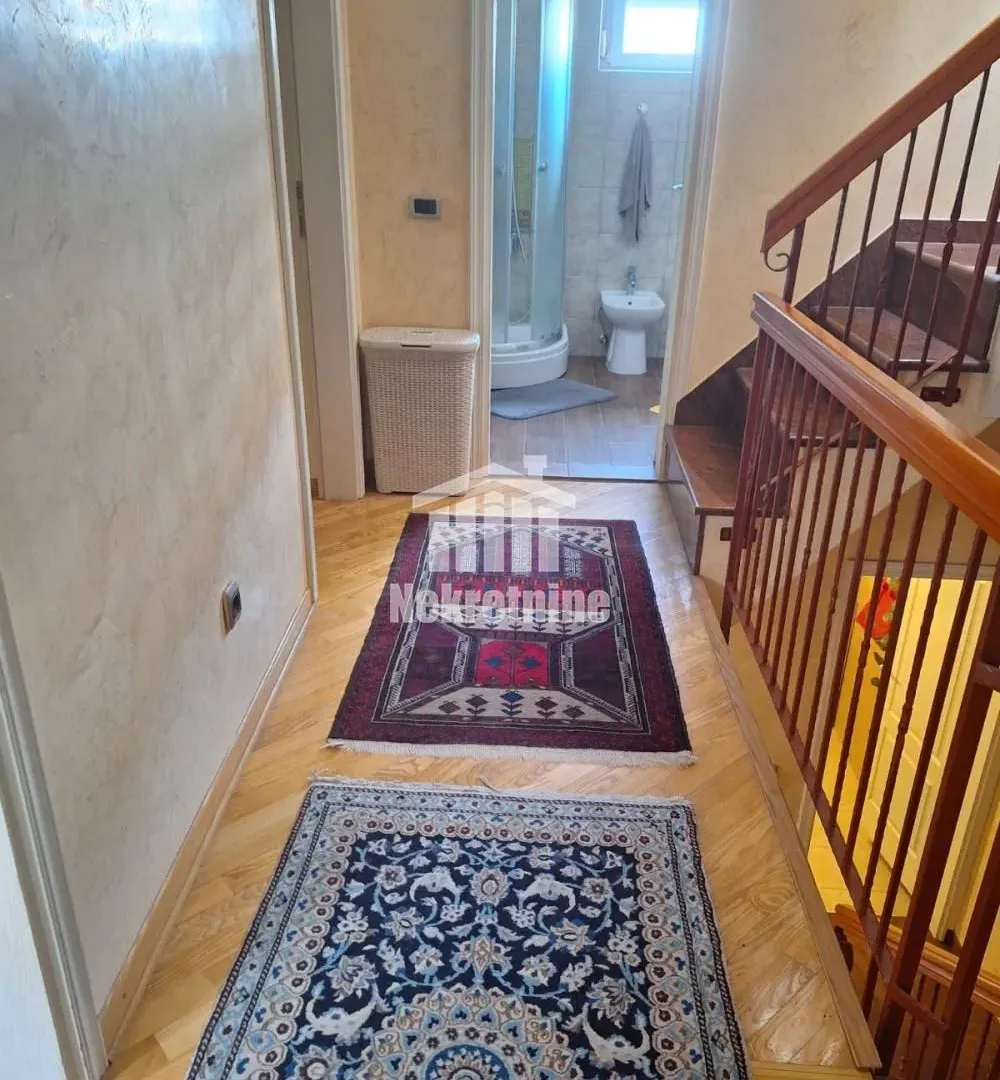 Sale, house, 266m², Lekino Brdo, Voždovac Sve Podlokacije