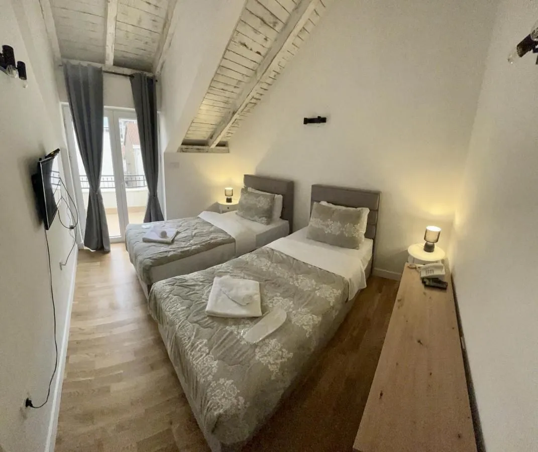 Sale, house, 600m², Dobrota, Kotor