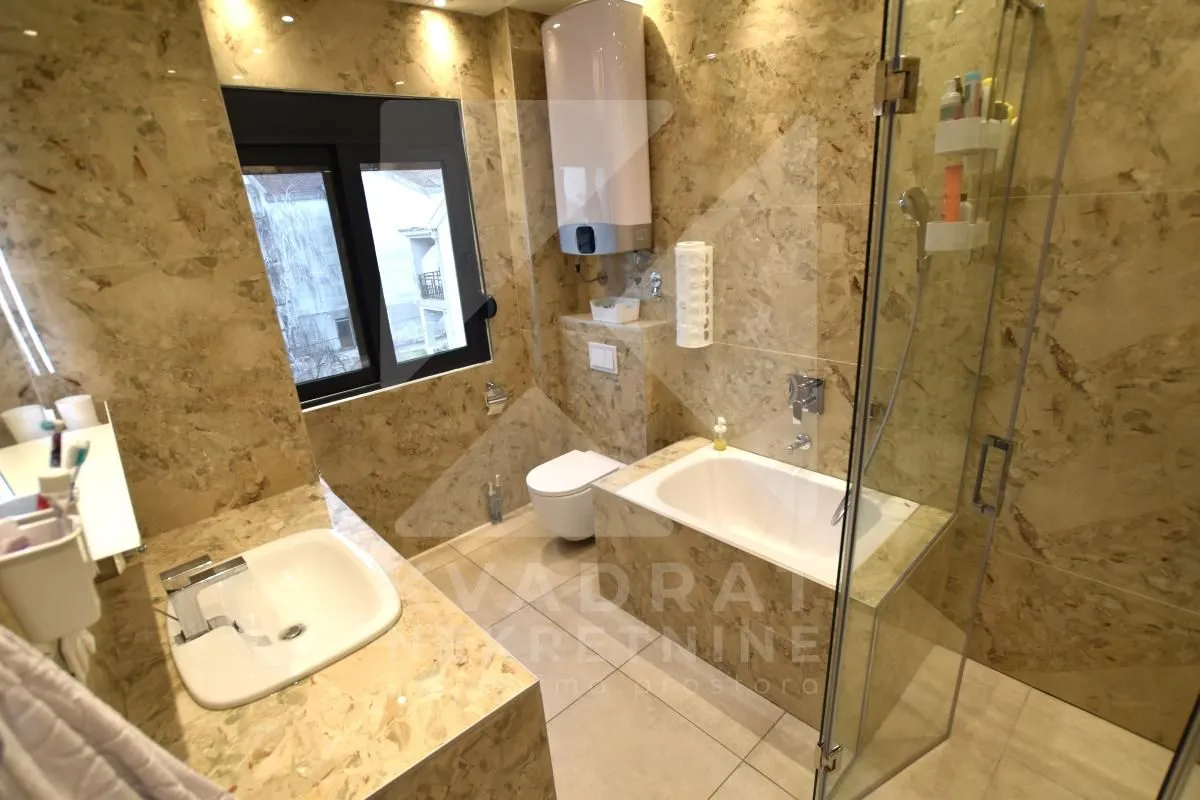 Prodaja, kuća, 270m², Gornja Gorica, Podgorica