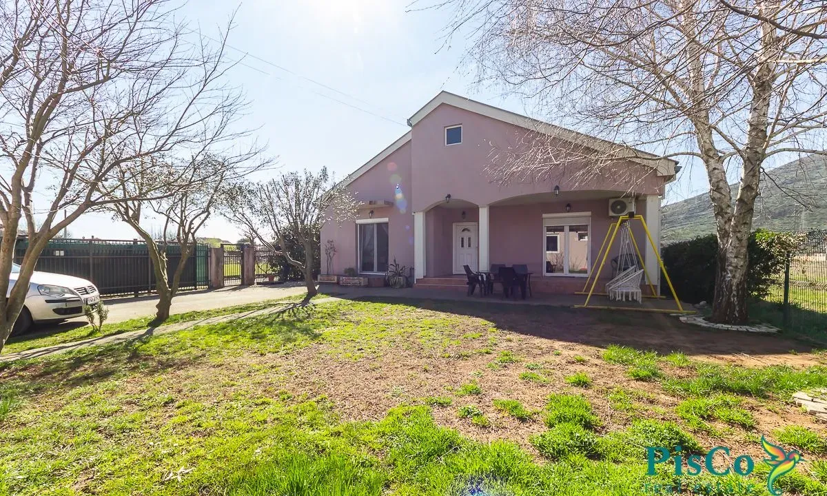 Prodaja, kuća, 150m², Tološi, Podgorica