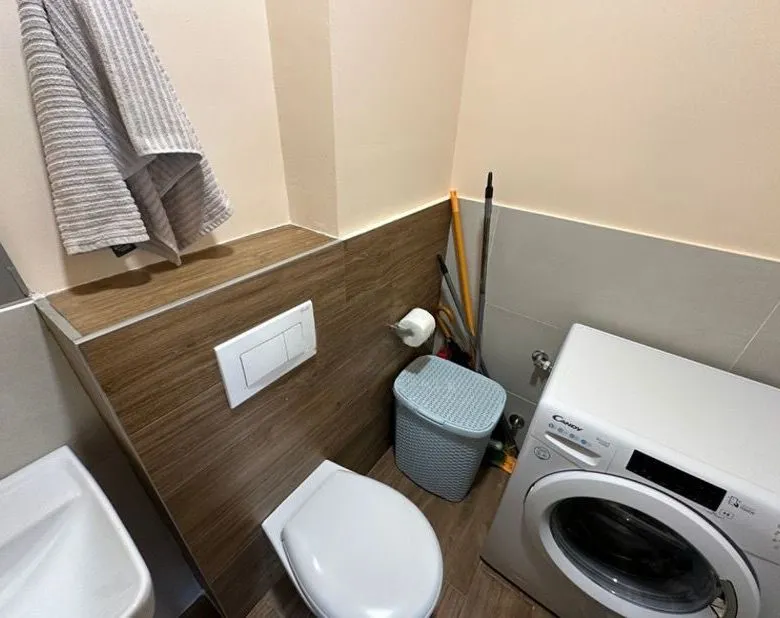 Izdavanje, dvosoban stan, 76m², Tološi, Podgorica