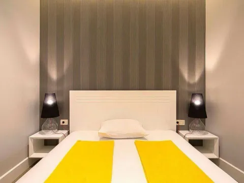 Rent, one bedroom apartment, 44m², Budva, Crna Gora - image 7