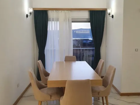 Izdavanje, trosoban stan, 100m², Pod Kuk, Tivat - image 3