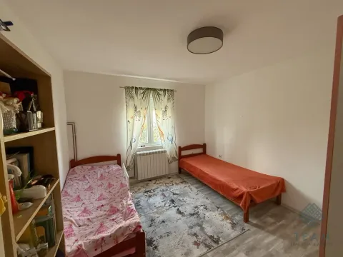 Izdavanje, kuća, 200m², Tološi, Podgorica - image 8