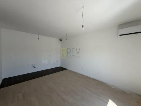 Rent, one bedroom apartment, 39m², Tološi, Podgorica - image 4