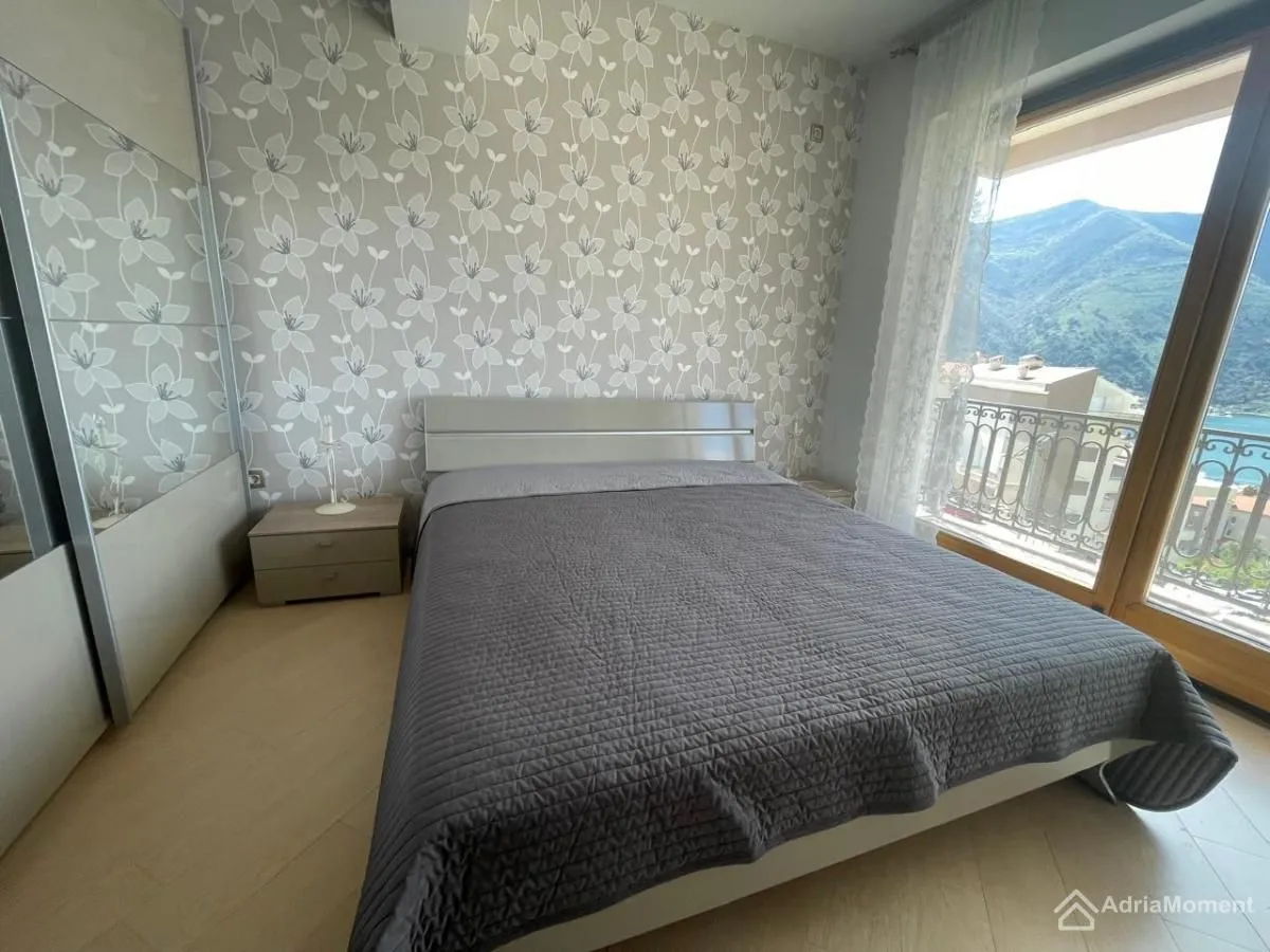 Prodaja, dvosoban stan, 106m², Dobrota, Kotor