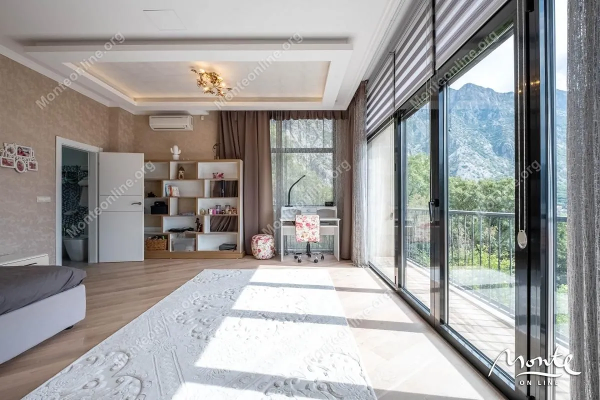 Prodaja, kuća, 428m², Orahovac, Kotor