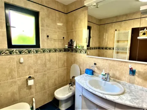 Izdavanje, kuća, 120m², Kotor, Crna Gora - image 3