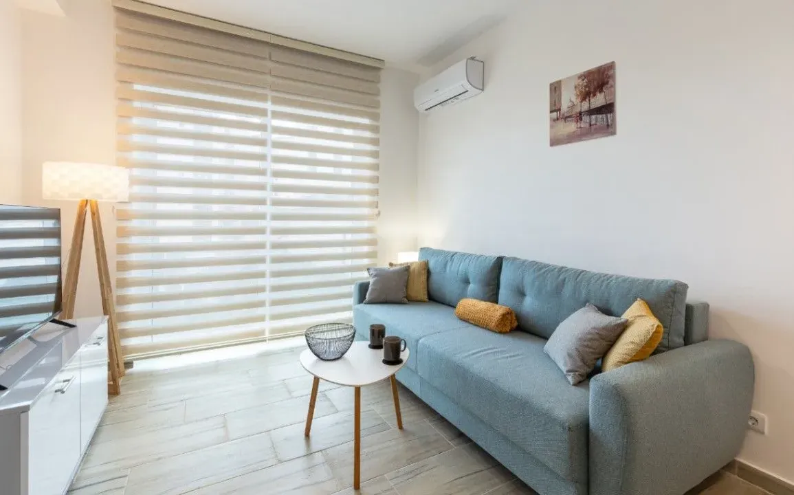 Izdavanje, garsonjera, 20m², Bečići, Budva