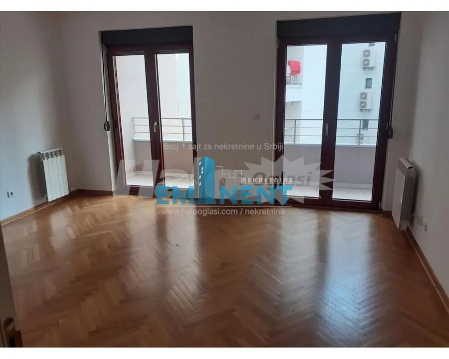 Izdavanje, trosoban stan, 90m², Vračar Sve Podlokacije, Beograd