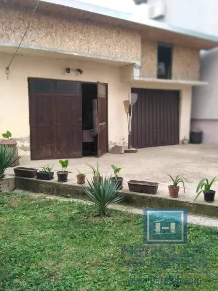 Prodaja, kuća, 330m², Pivara, Kragujevac