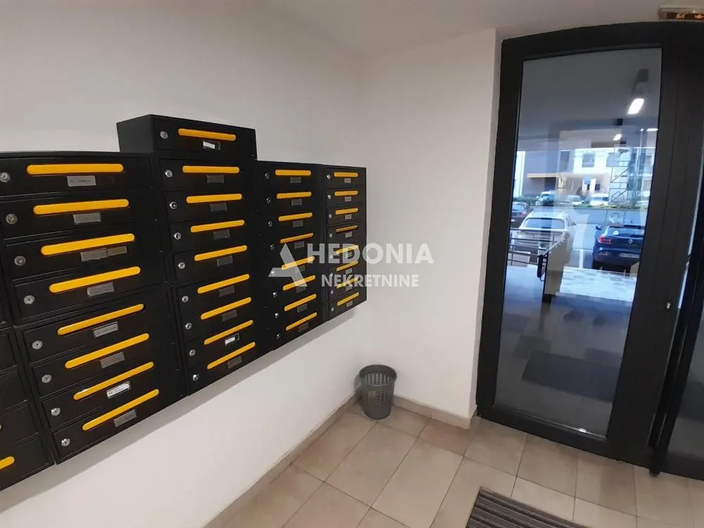 Prodaja, jednosoban stan, 37m², Zemun Sve Podlokacije, Beograd