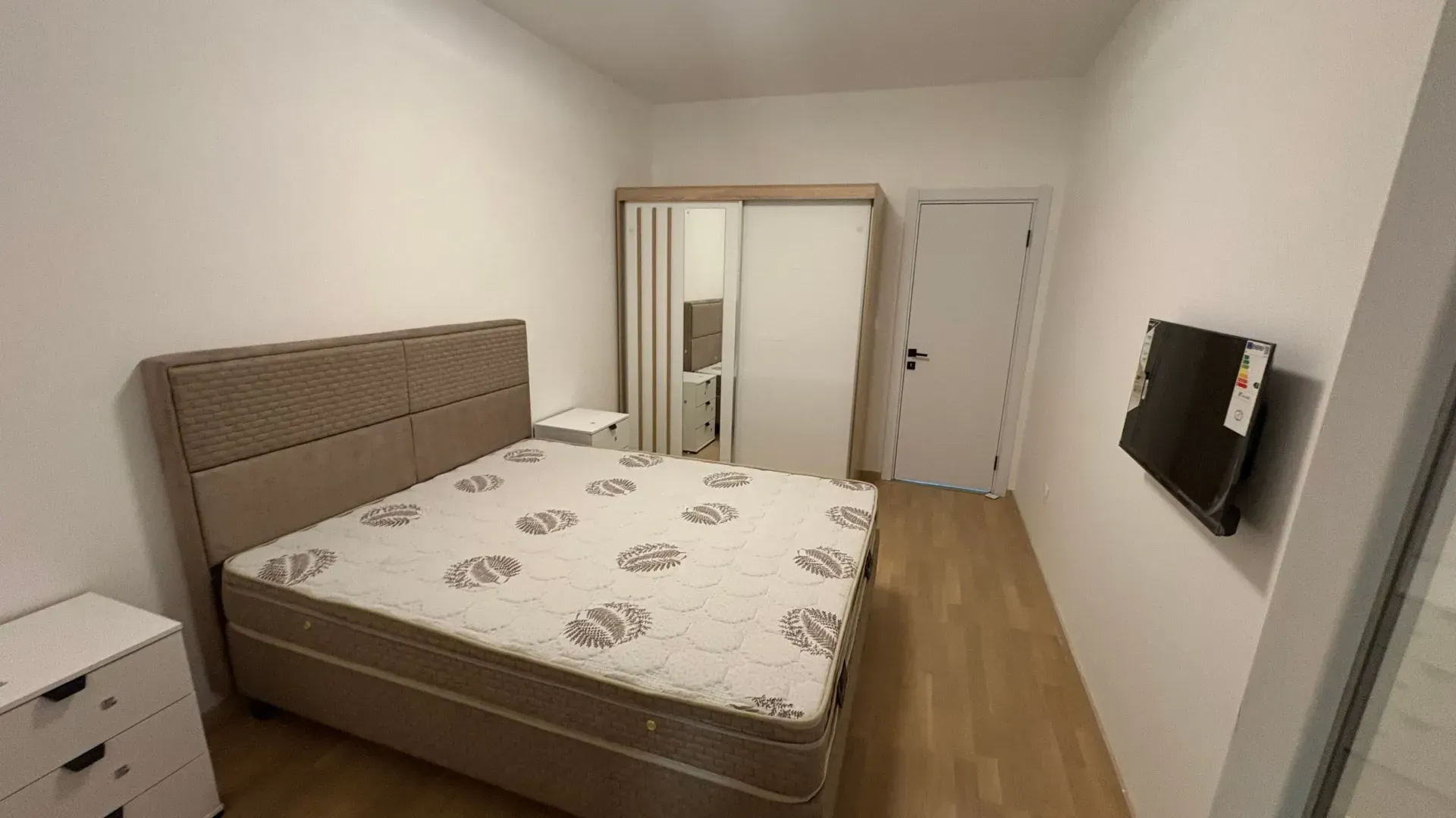 Izdavanje, dvosoban stan, 79m², Momišići, Podgorica