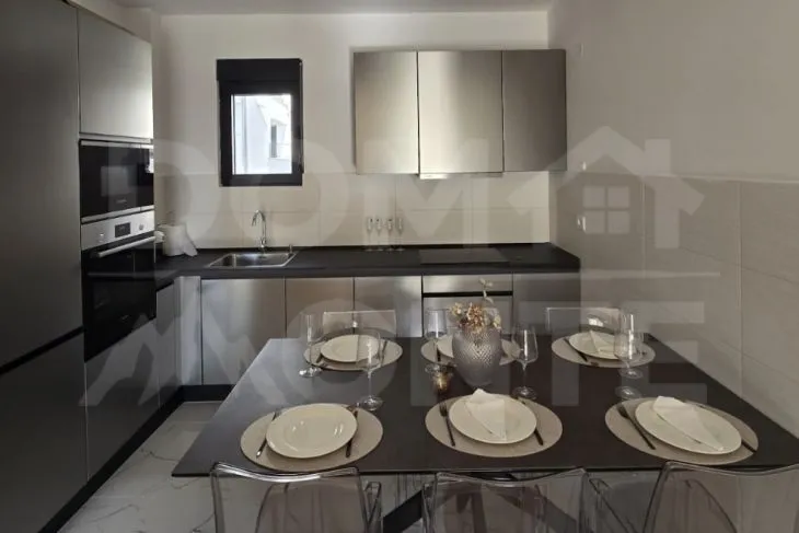 Izdavanje, dvosoban stan, 61m², Pod Kuk, Tivat