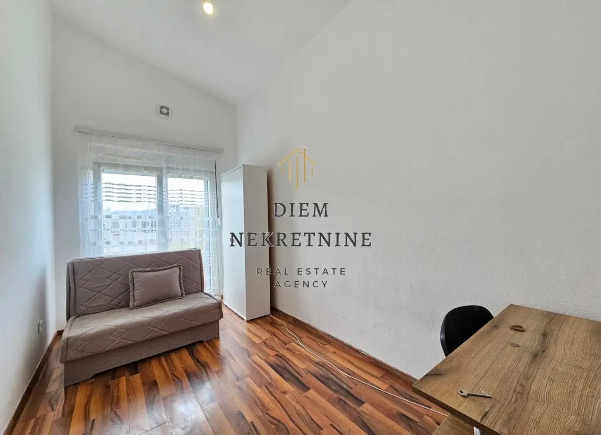 Izdavanje, trosoban stan, 120m², Centar, Bar