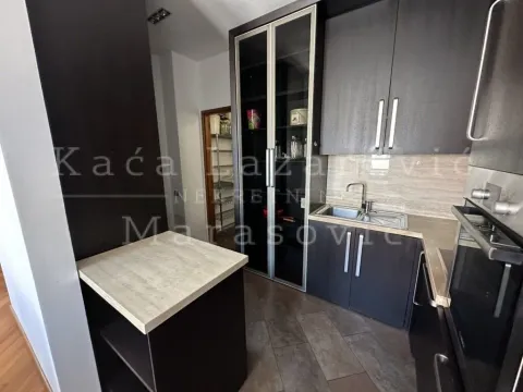 Izdavanje, četvorosoban stan, 118m², Vračar Hram, Vračar Sve Podlokacije - image 7