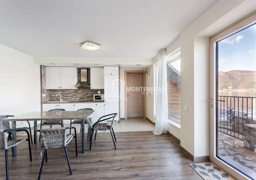 Prodaja, kuća, 240m², Krašići, Tivat