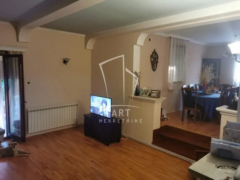 Prodaja, kuća, 265m², Voždovac Sve Podlokacije, Beograd