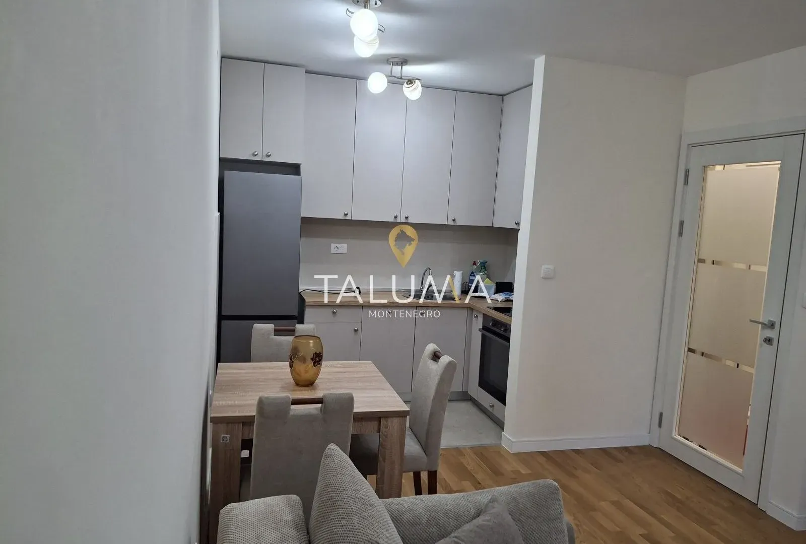 Izdavanje, jednosoban stan, 40m², Pobrežje, Podgorica