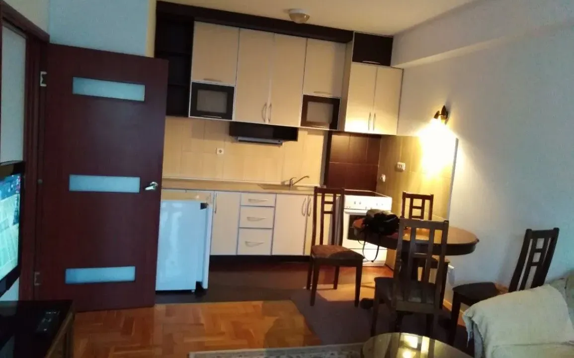 Izdavanje, jednosoban stan, 40m², Blok 9, Podgorica