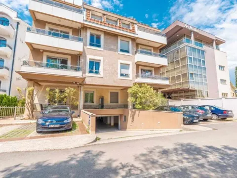 Izdavanje, dvosoban stan, 80m², Podgorica, Crna Gora - image 2