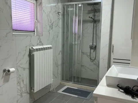 Rent, three bedroom apartment, 120m², Tivat, Crna Gora - image 4