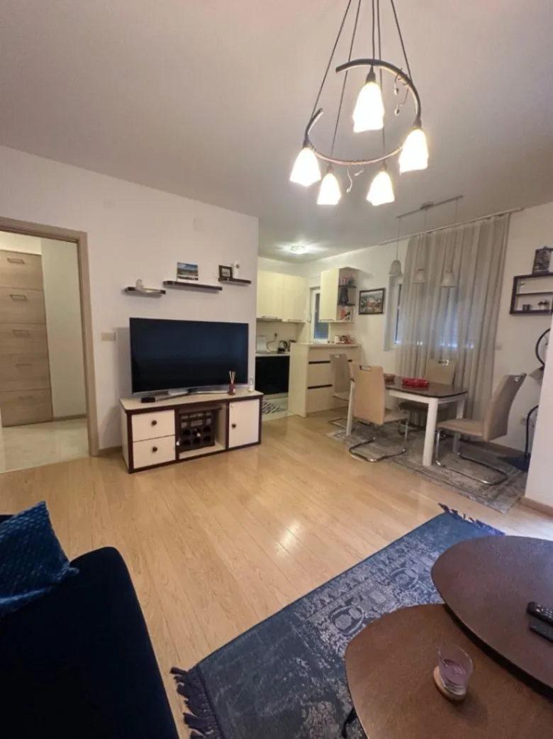 Izdavanje, dvosoban stan, 72m², City Kvart, Podgorica