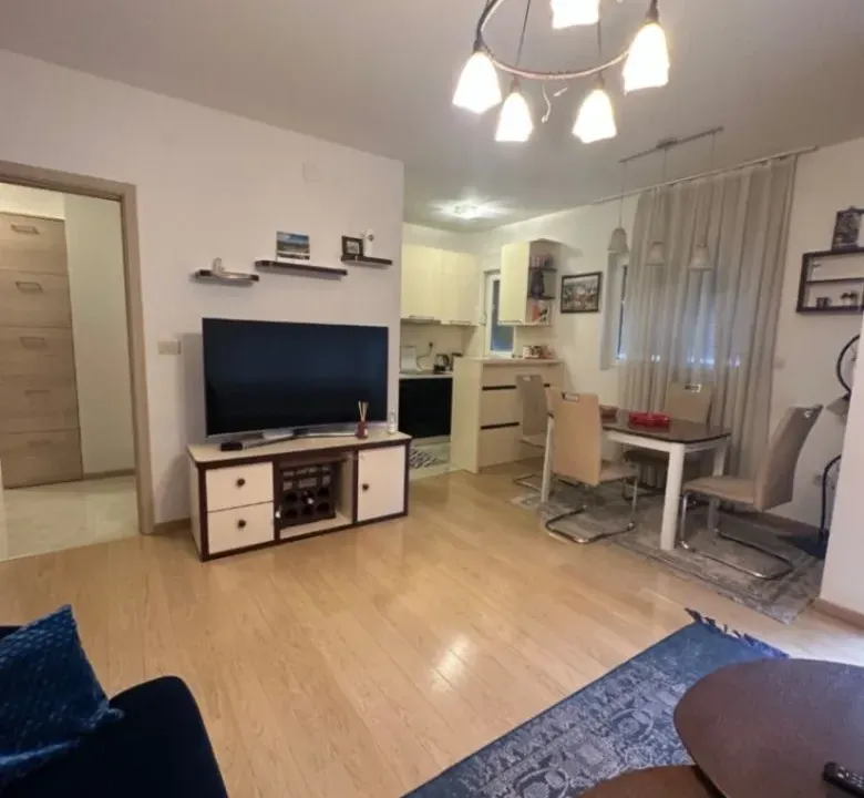 Izdavanje, dvosoban stan, 72m², City Kvart, Podgorica