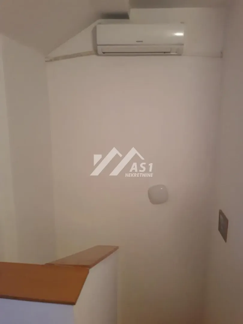 Izdavanje, trosoban stan, 54m², Grbavica, Novi Sad Sve Podlokacije