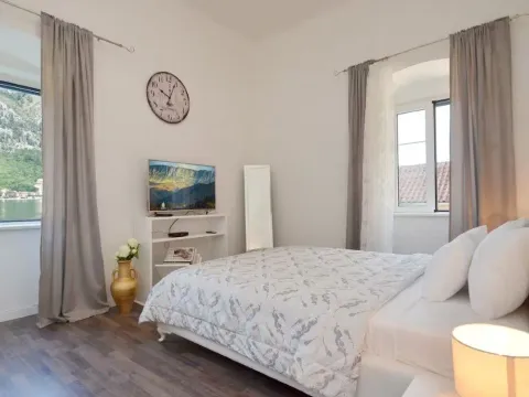 Sale, one bedroom apartment, 42m², Stari Grad Kotor, Kotor - image 4