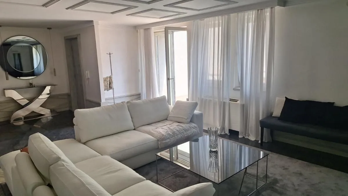 Izdavanje, četvorosoban stan, 270m², Kalenić Pijaca, Vračar Sve Podlokacije