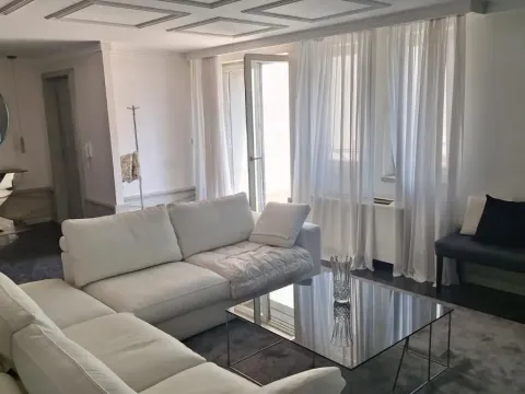 Izdavanje, četvorosoban stan, 270m², Kalenić Pijaca, Vračar Sve Podlokacije