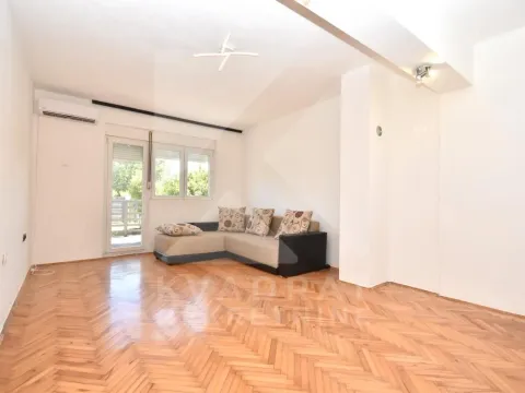 Izdavanje, dvosoban stan, 70m², Gornja Gorica, Podgorica - image 2