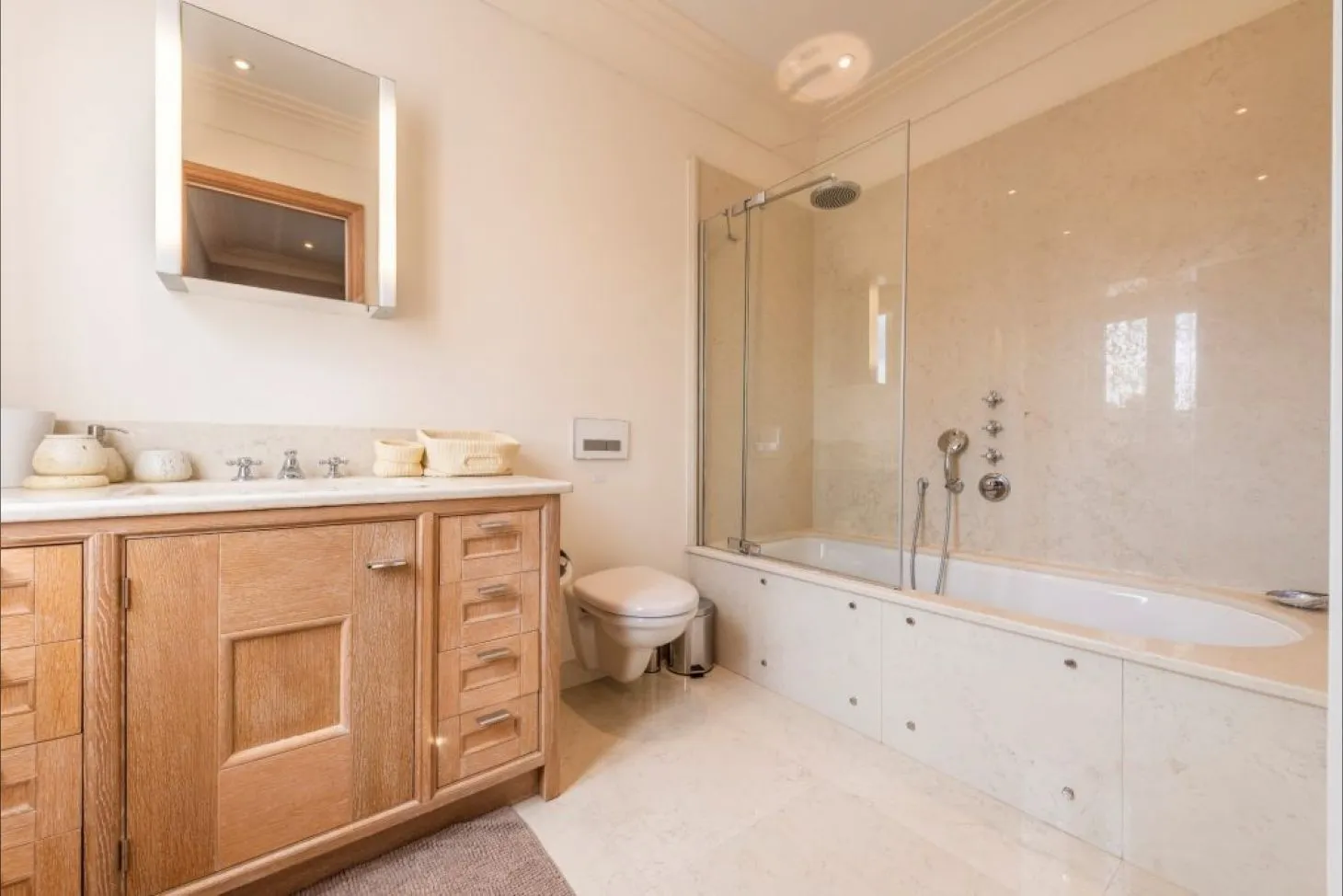 Prodaja, četvorosoban stan, 258m², Tivat, Crna Gora