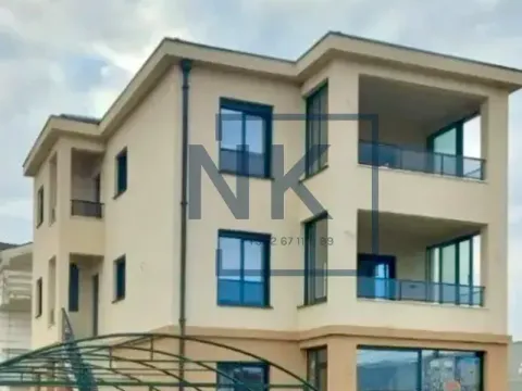 Izdavanje, kuća, 170m², Gornja Gorica, Podgorica