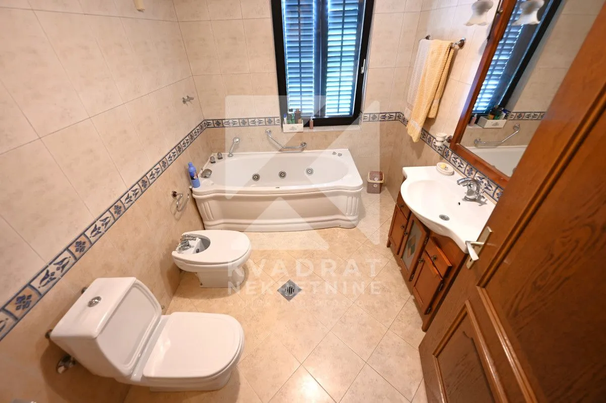 Sale, house, 280m², Masline, Podgorica