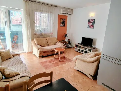 Rent, two bedroom apartment, 79m², Budva, Crna Gora - image 1