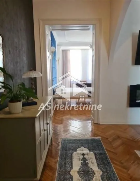 Izdavanje, trosoban stan, 94m², Savski Venac, Beograd