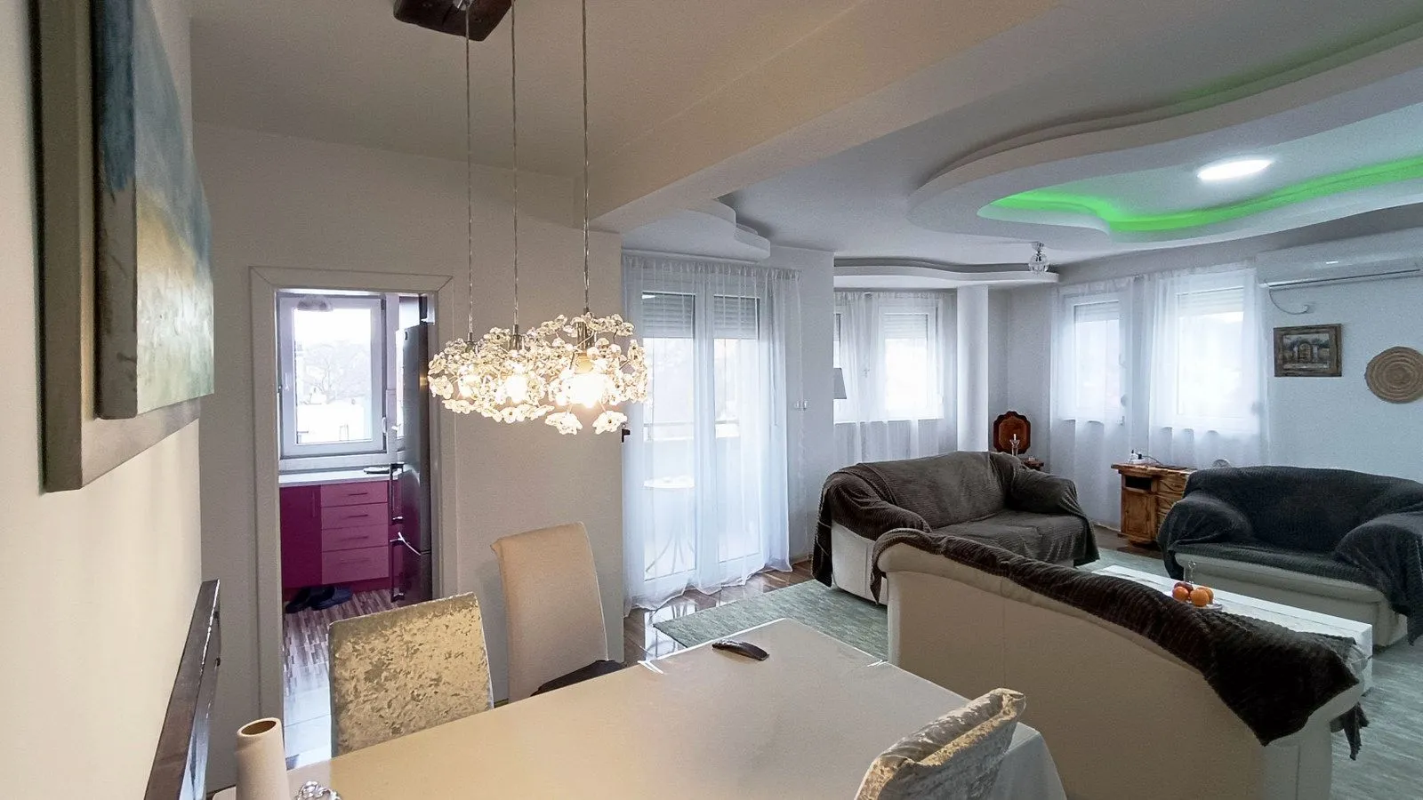 Prodaja, četvorosoban stan, 111m², Centar, Loznica