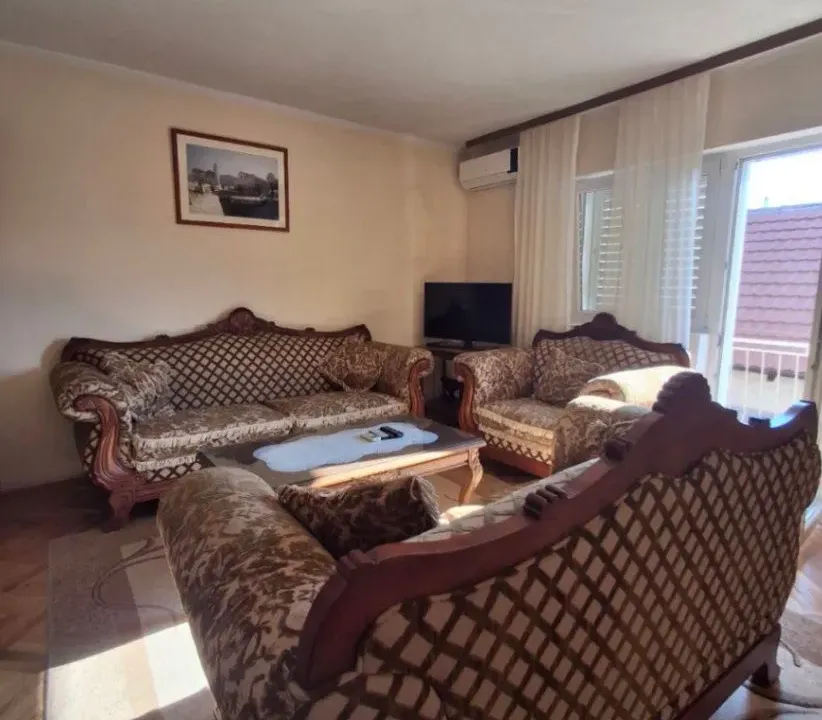 Izdavanje, dvosoban stan, 120m², Marići, Tivat