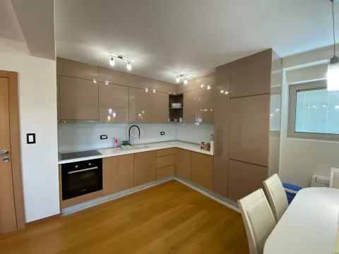 Izdavanje, dvosoban stan, 89m², Radanovići, Kotor - image 7