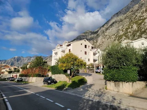 Prodaja, četvorosoban stan, 95m², Dobrota, Kotor - image 11