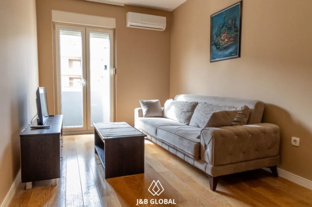 Izdavanje, jednosoban stan, 40m², Central Point, Podgorica